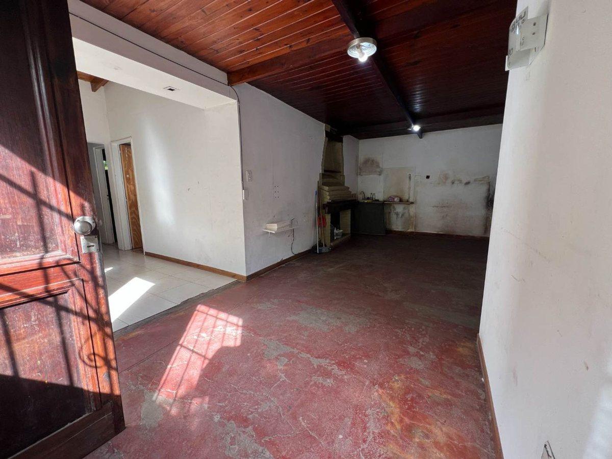 Foto de CASA EN VENTA LA PLATA CITY BELL A REFACCIONAR, imagen 2