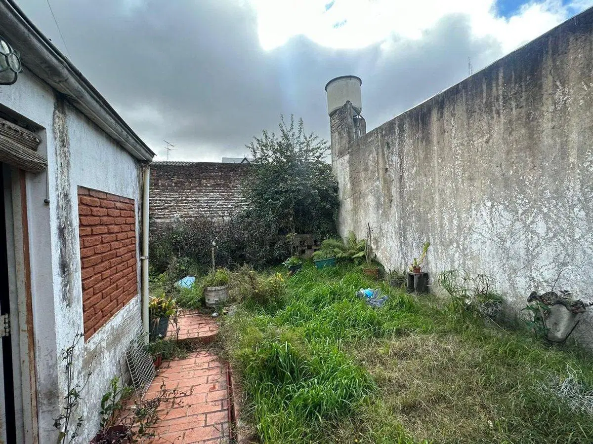 VENTA CASA A REFACCIONAR LA PLATA 4