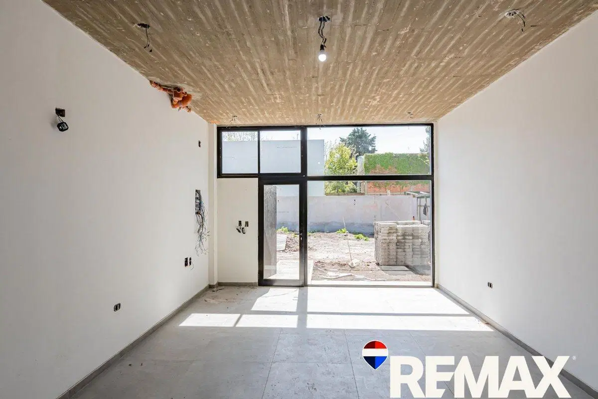 LOCAL A ESTRENAR EN VENTA - José Hernandez 5