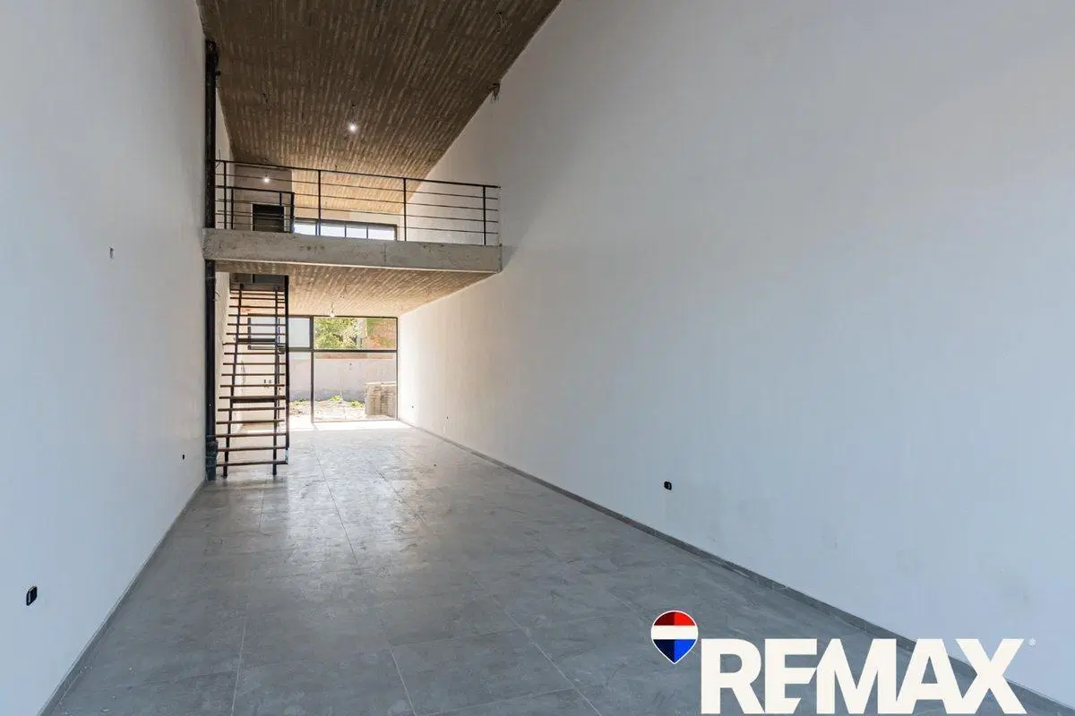 LOCAL A ESTRENAR EN VENTA - José Hernandez 3