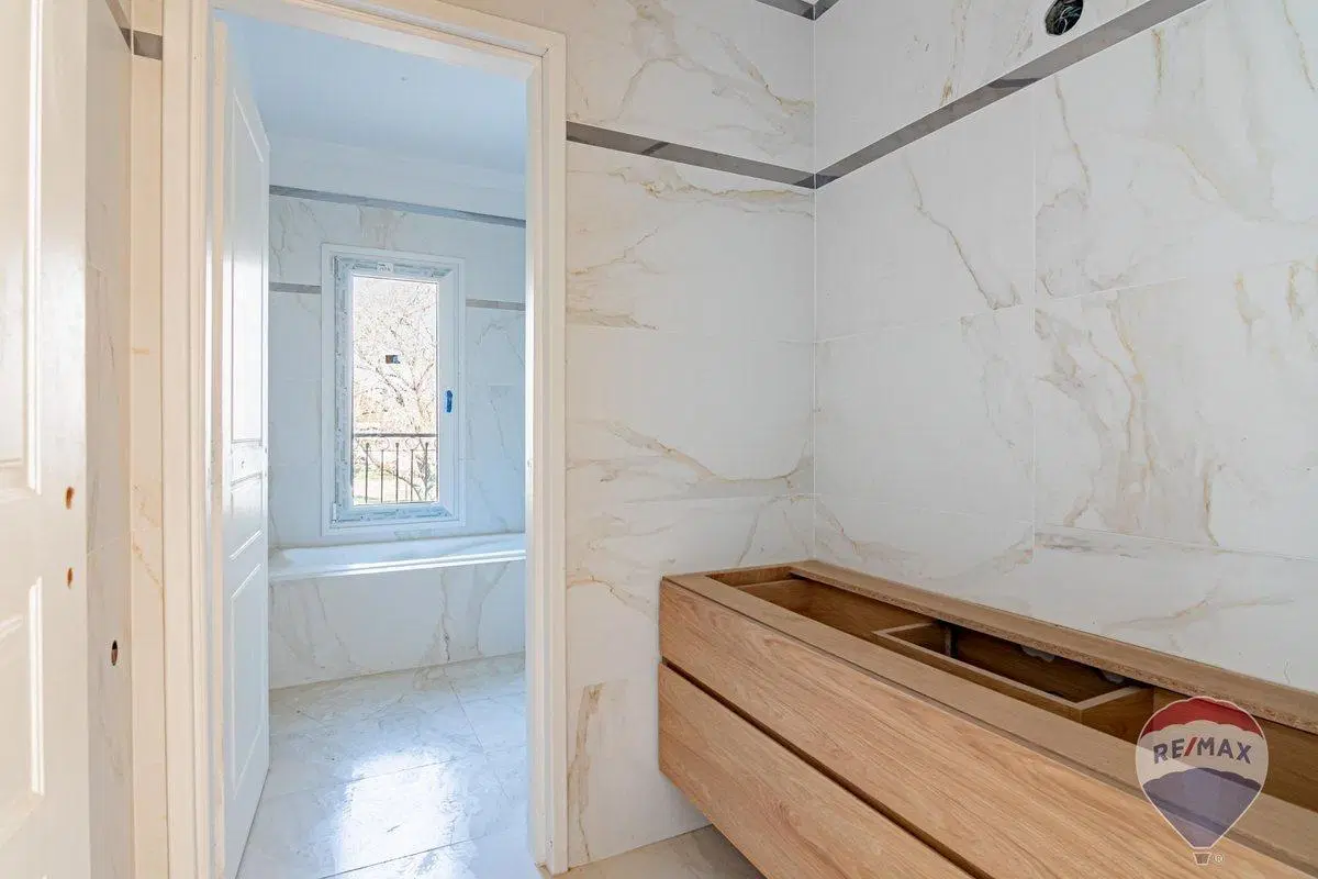 CASA EN VENTA EN MIRALAGOS 8