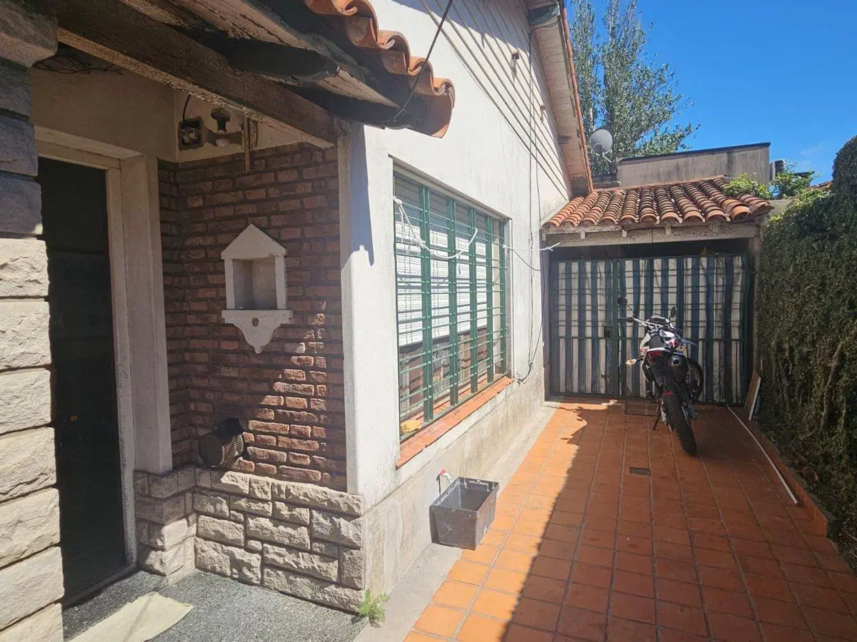 CASA EN VENTA EN BERAZATEGUI 2