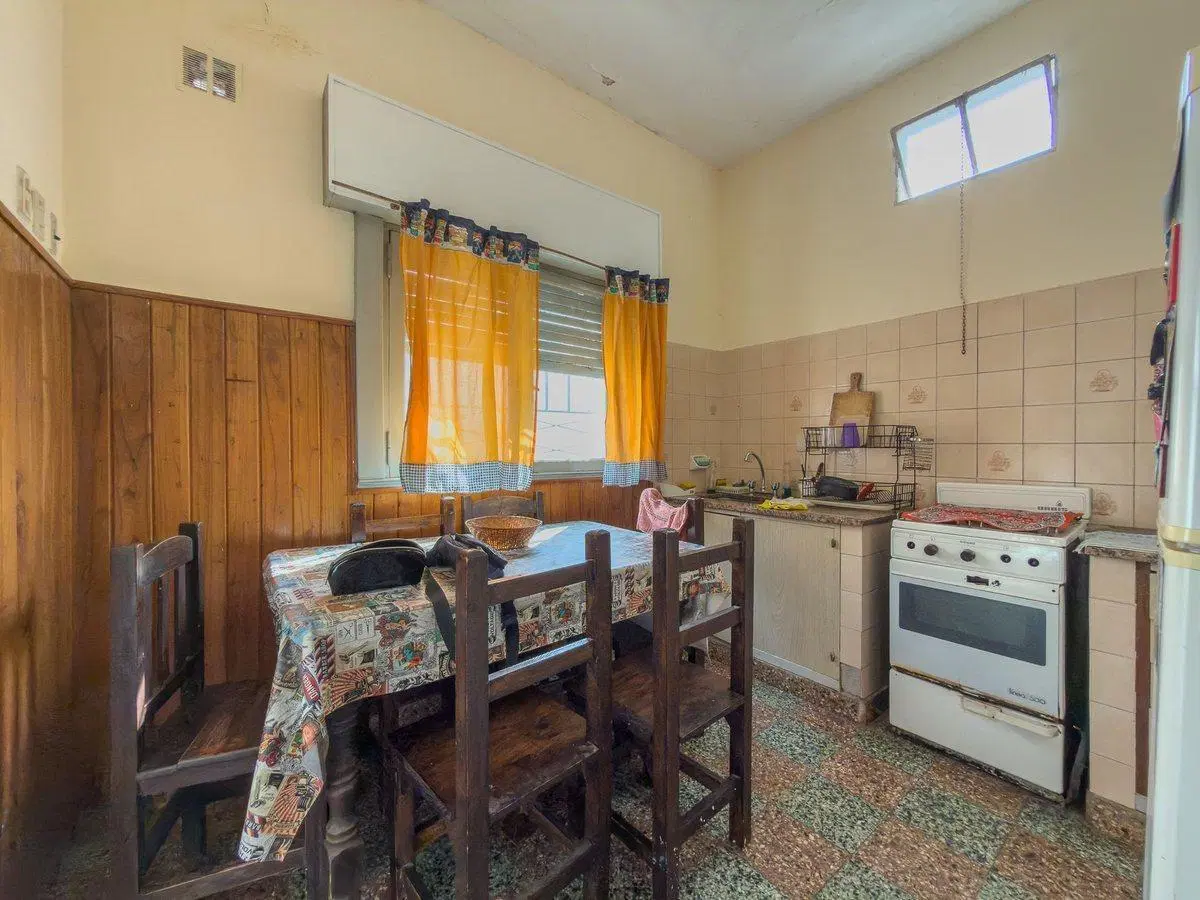 CASA EN VENTA RINGUELET 8