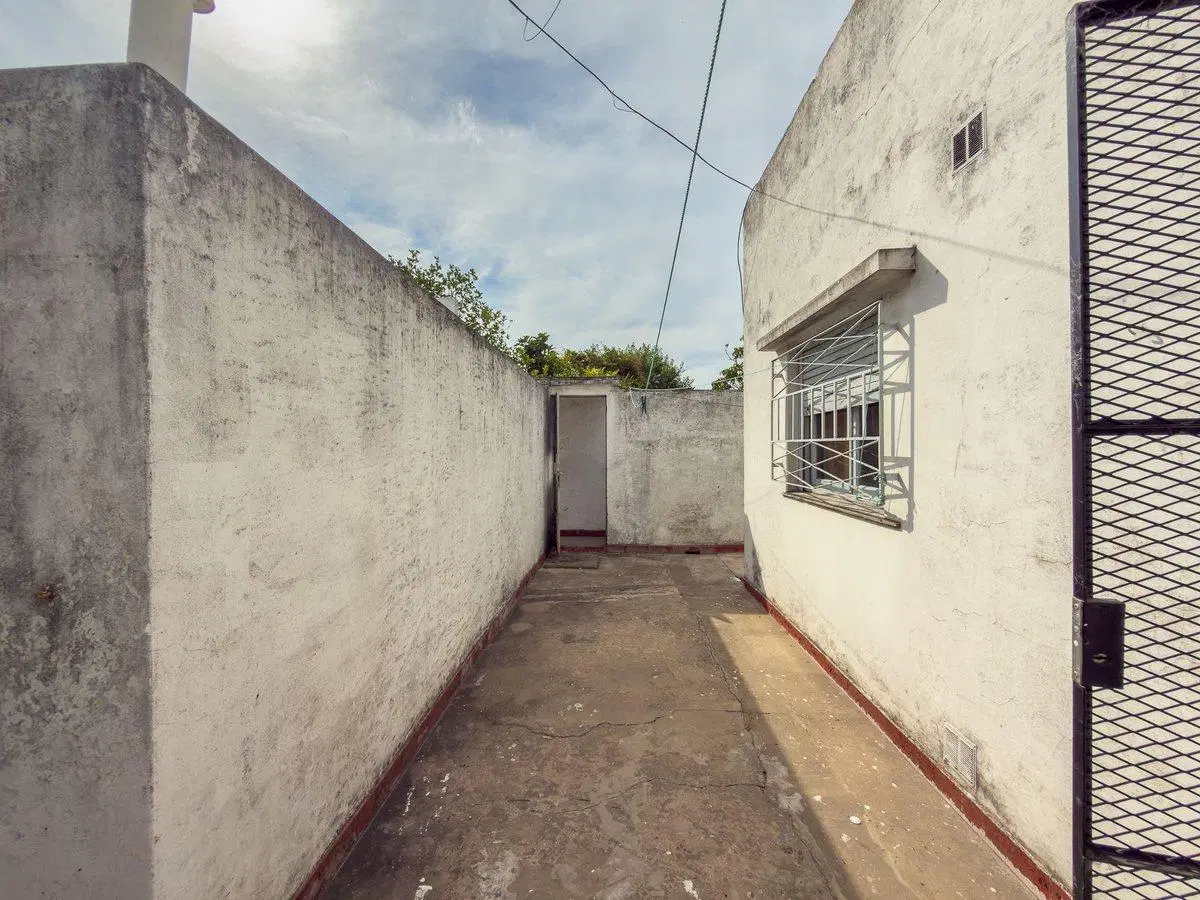 CASA EN VENTA RINGUELET 4