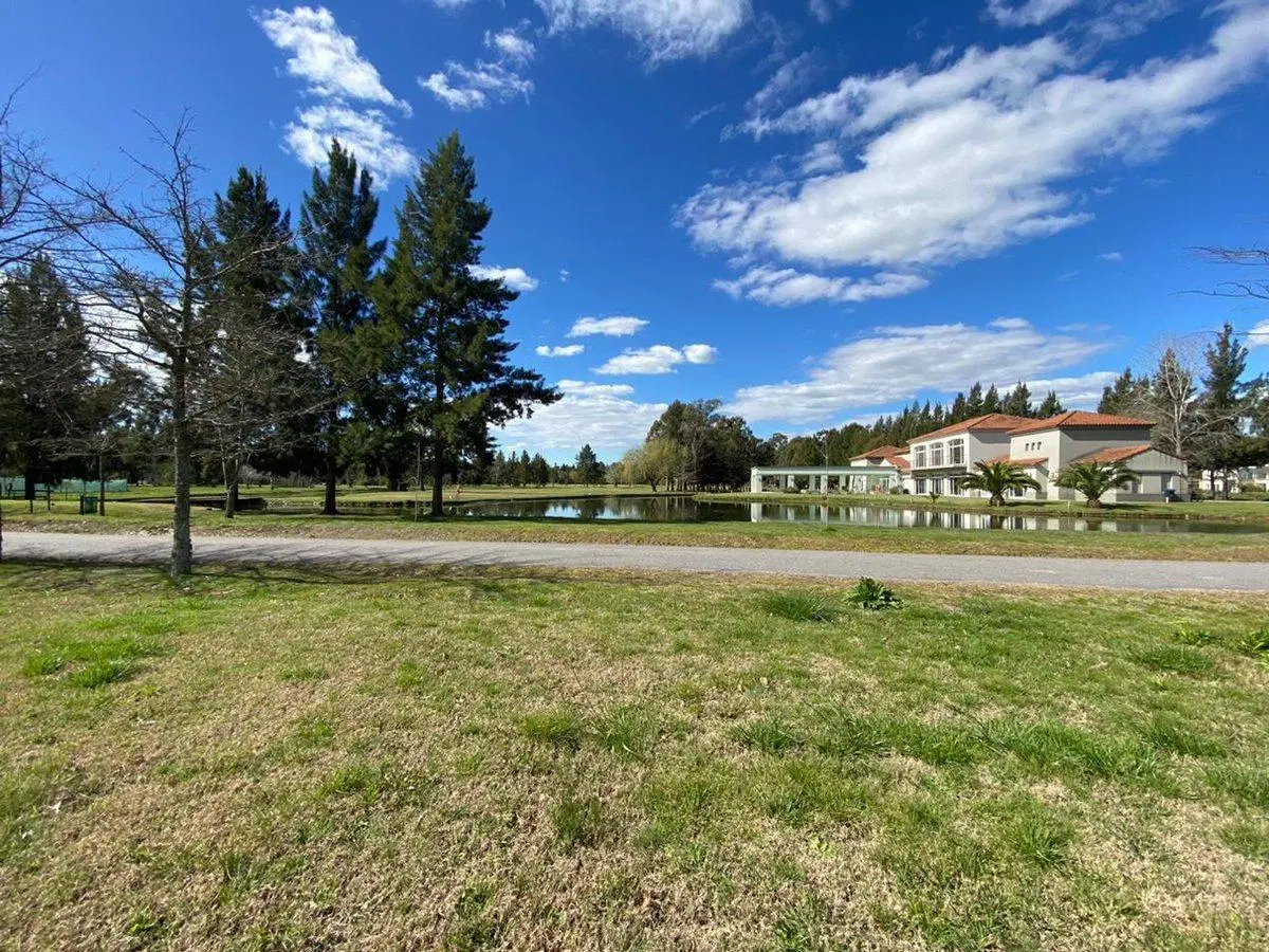 LOTE EN VENTA EN MIRALAGOS 2