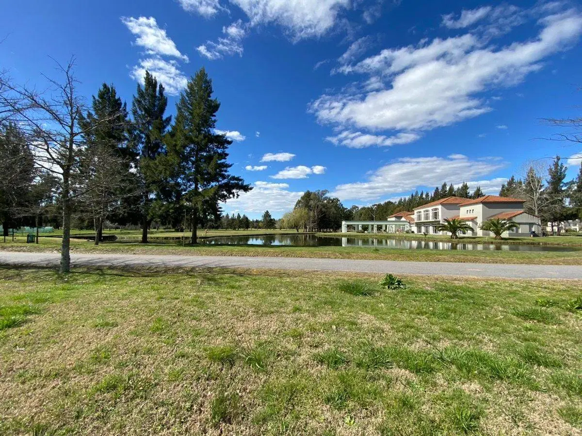 LOTE EN VENTA EN MIRALAGOS 8