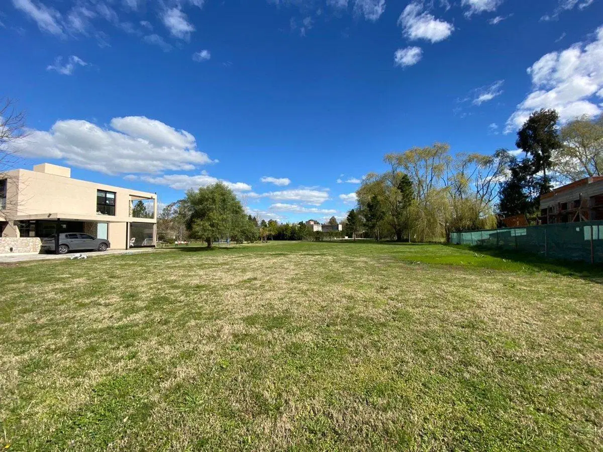 LOTE EN VENTA EN MIRALAGOS 3