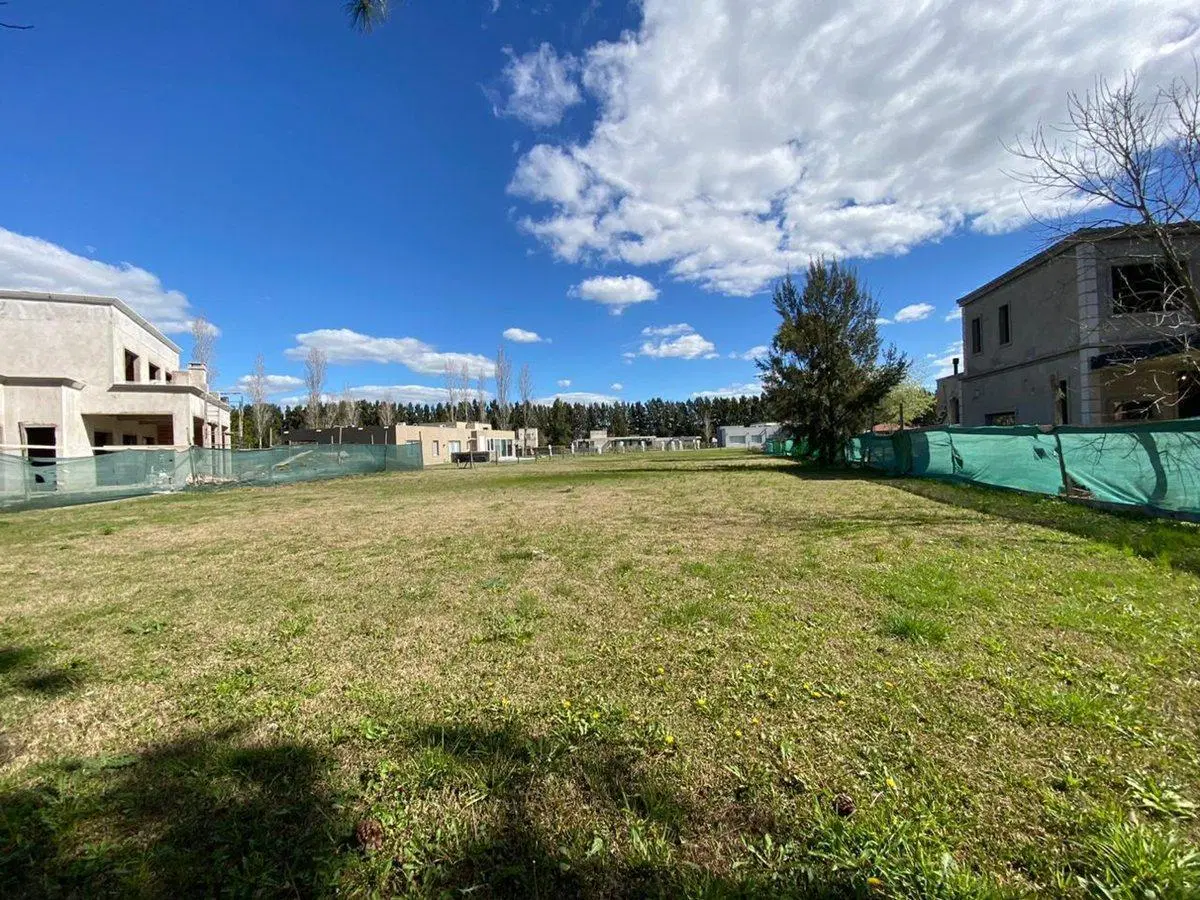 LOTE EN VENTA EN MIRALAGOS 5