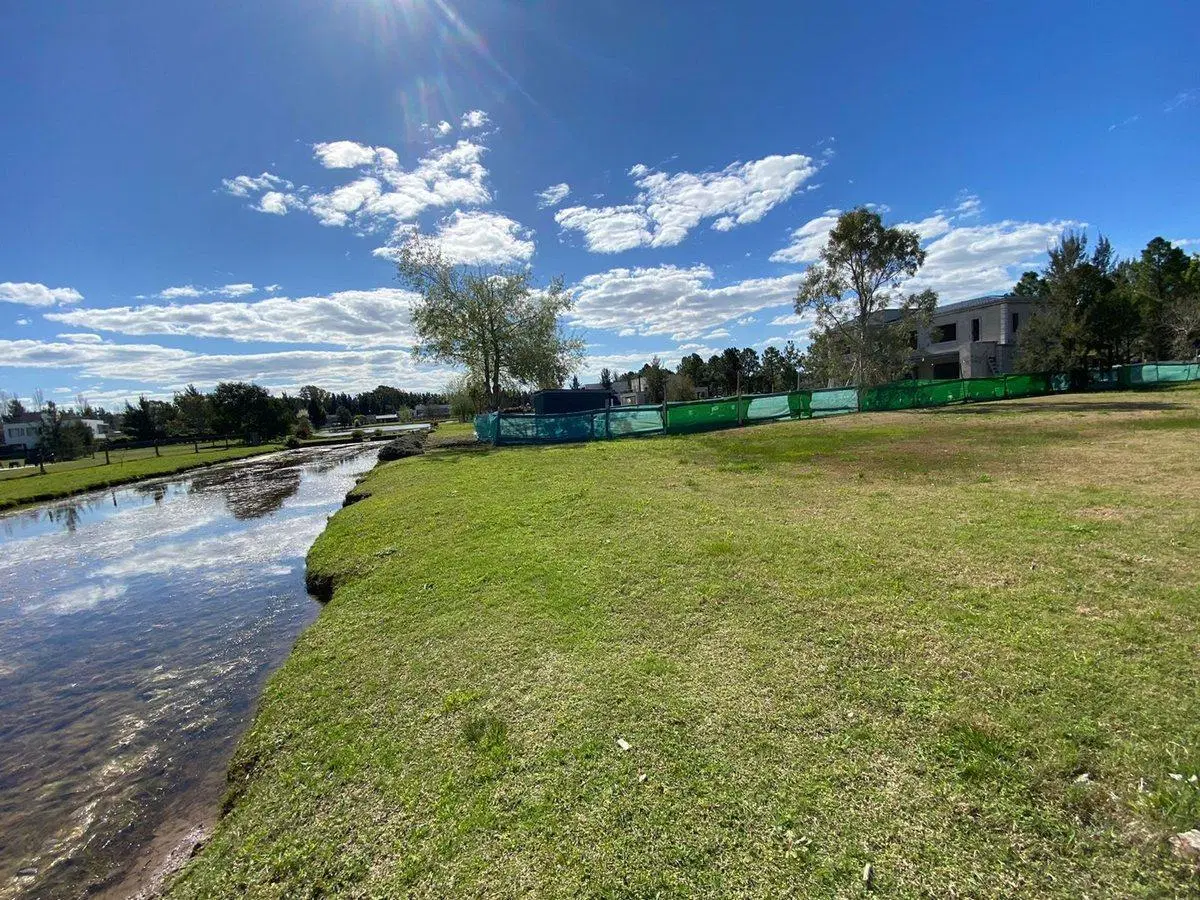 LOTE EN VENTA EN MIRALAGOS 5
