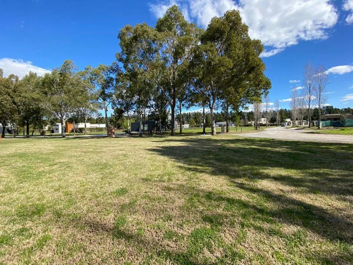 LOTE EN VENTA EN MIRALAGOS 4