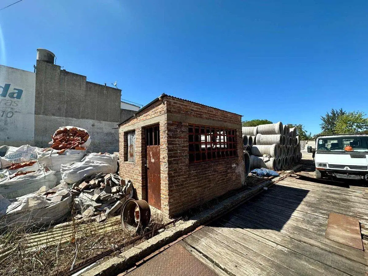 Lotes en venta sobre Avenida, La Plata 3