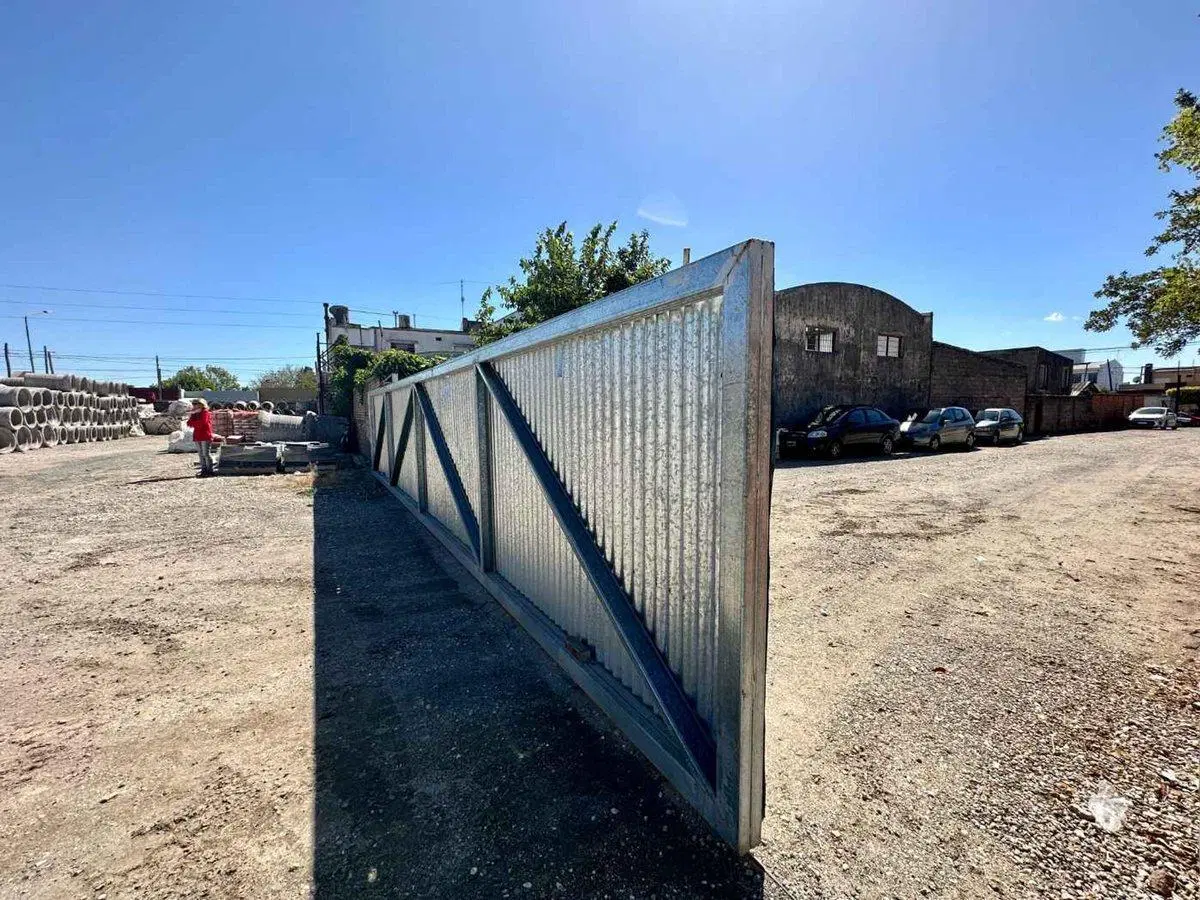 Lotes en venta sobre Avenida, La Plata 8