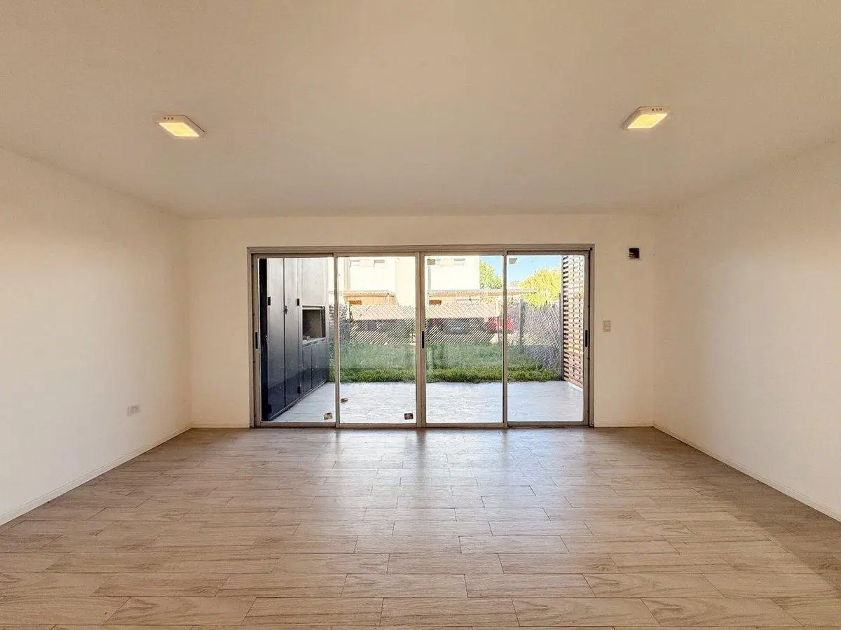VENTA DUPLEX DOS DORMITORIOS CON PARQUE, CITY BELL 2