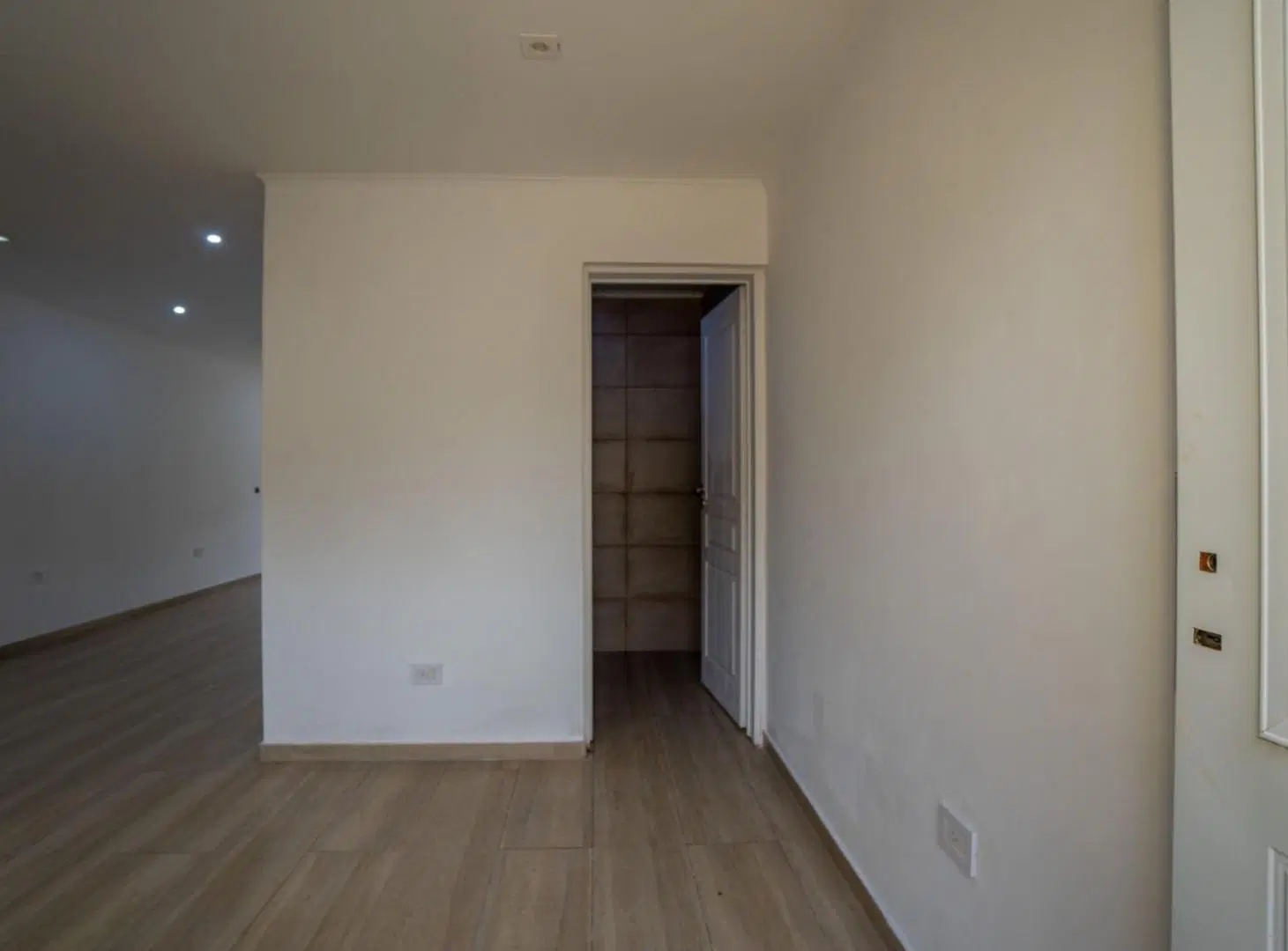 CASA EN VENTA LA PLATA A ESTRENAR 8