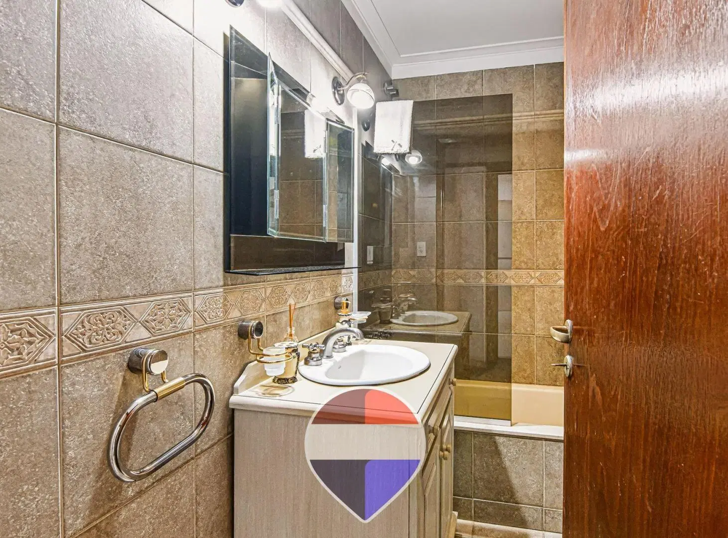 CASA EN VENTA LA PLATA 3 DORMITORIOS 8