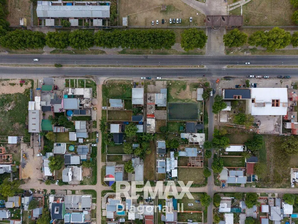 CASA Y LOCALES EN VENTA EN ROMERO 8