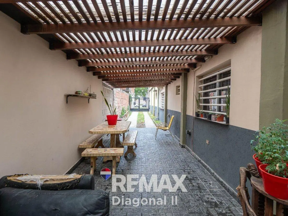 CASA Y LOCALES EN VENTA EN ROMERO 2