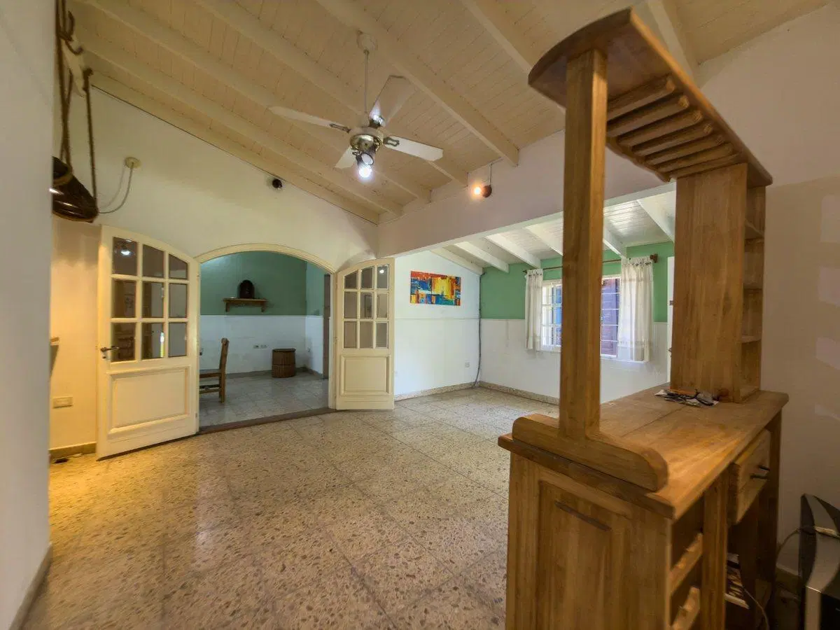 CASAS EN VENTA EN GONNET PARQUE Y PILETA 4