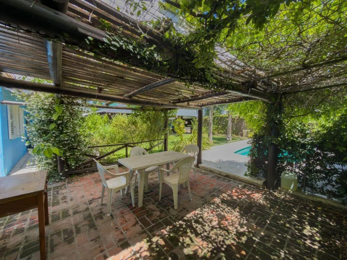 CASAS EN VENTA EN GONNET PARQUE Y PILETA 8