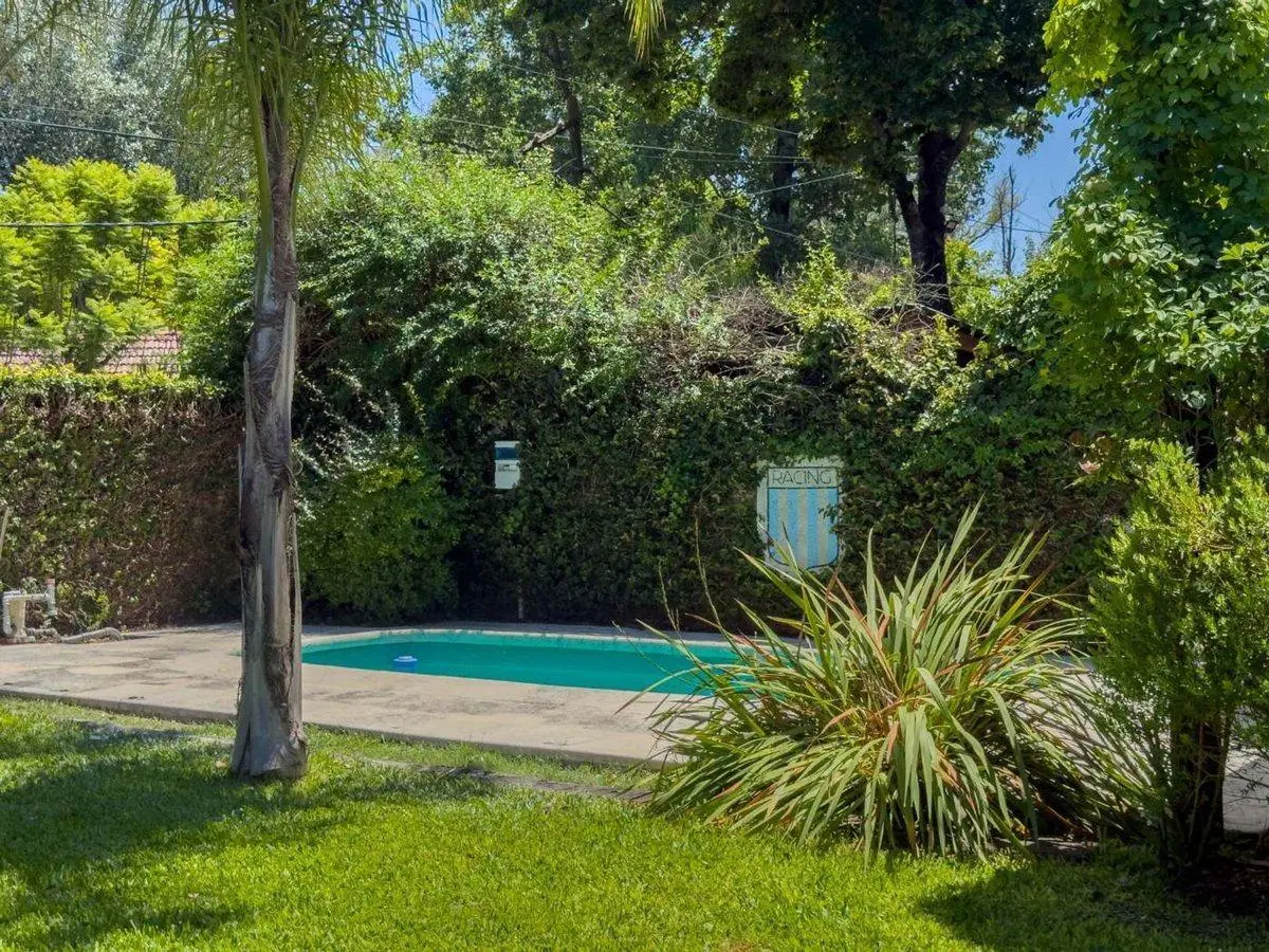 CASAS EN VENTA EN GONNET PARQUE Y PILETA 3