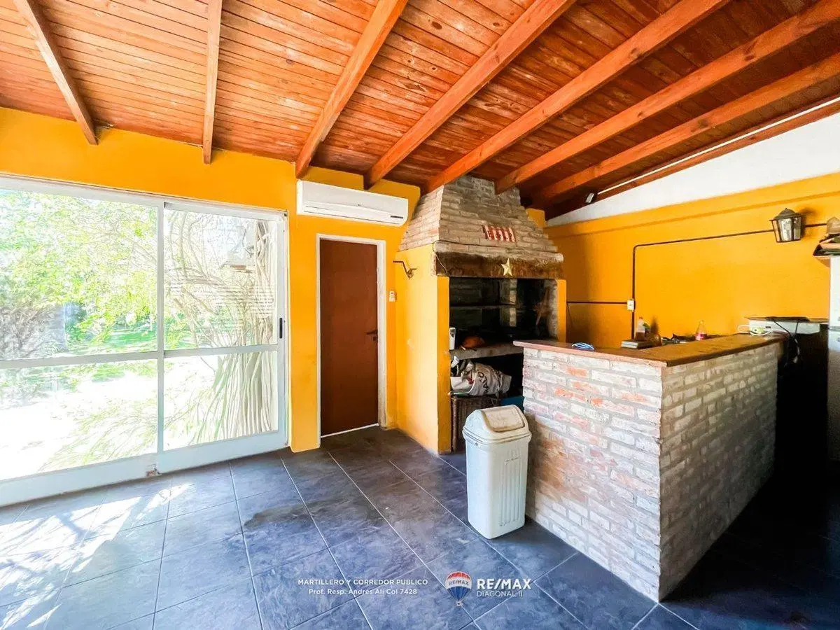 CASA EN VENTA EN CITY BELL ENTRE CAMINOS 8