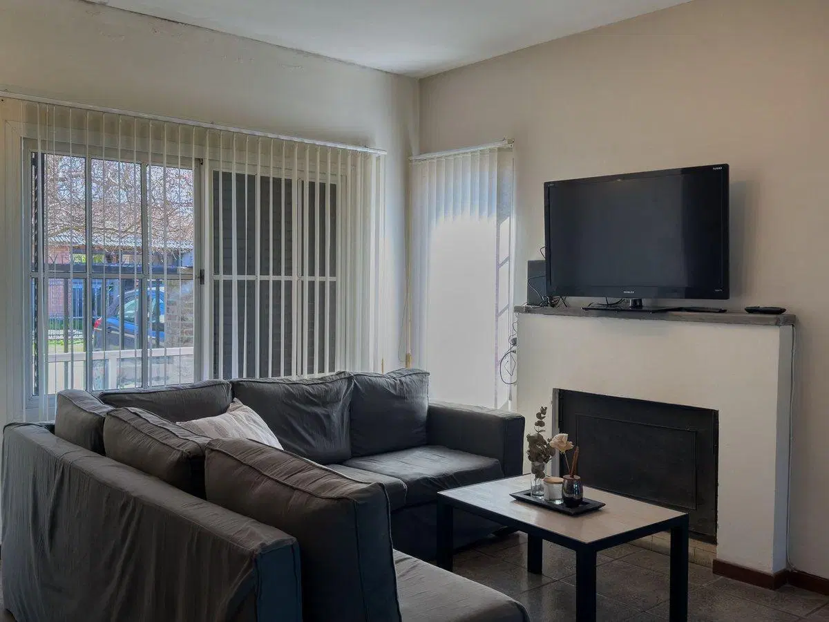 CASA EN VENTA GONNET 8