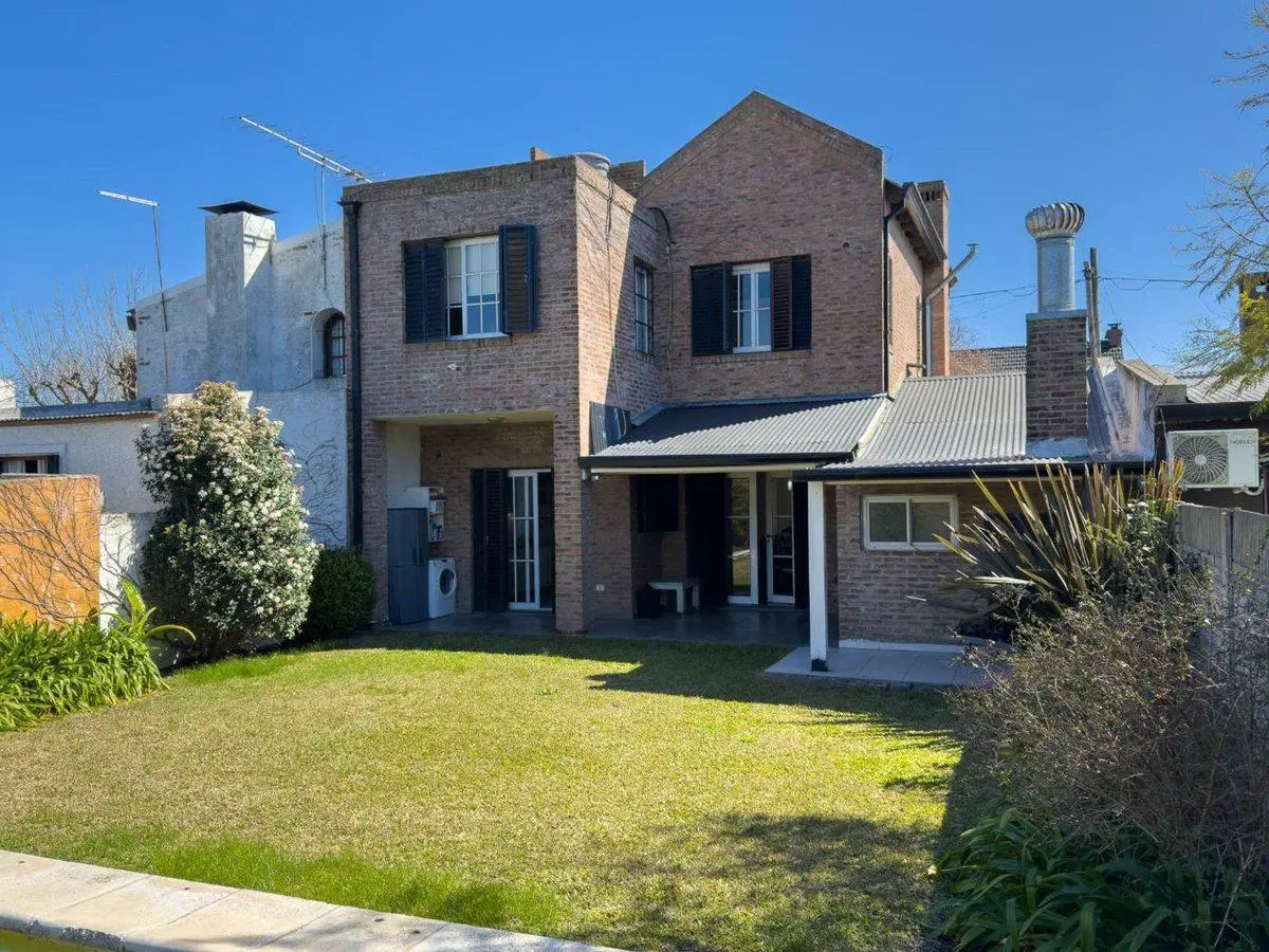 CASA EN VENTA GONNET 2