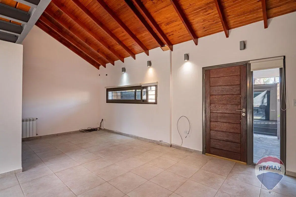 Casa en venta en GONNET 3