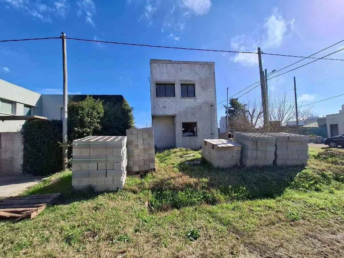 CASA EN VENTA EN LA PLATA ARTURO SEGUI 2