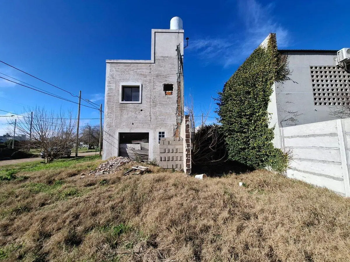 CASA EN VENTA EN LA PLATA ARTURO SEGUI 4