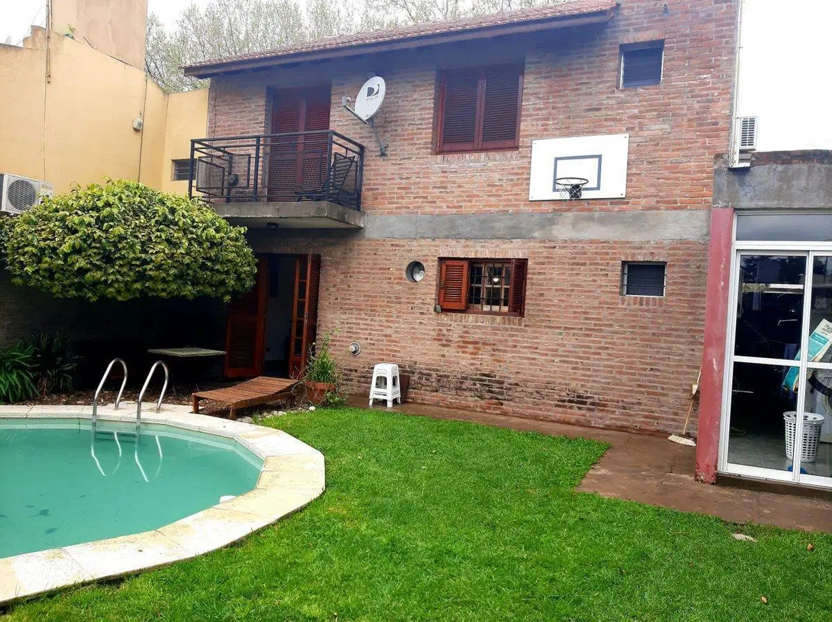 CASA EN VENTA EN VILLA ELISA 8