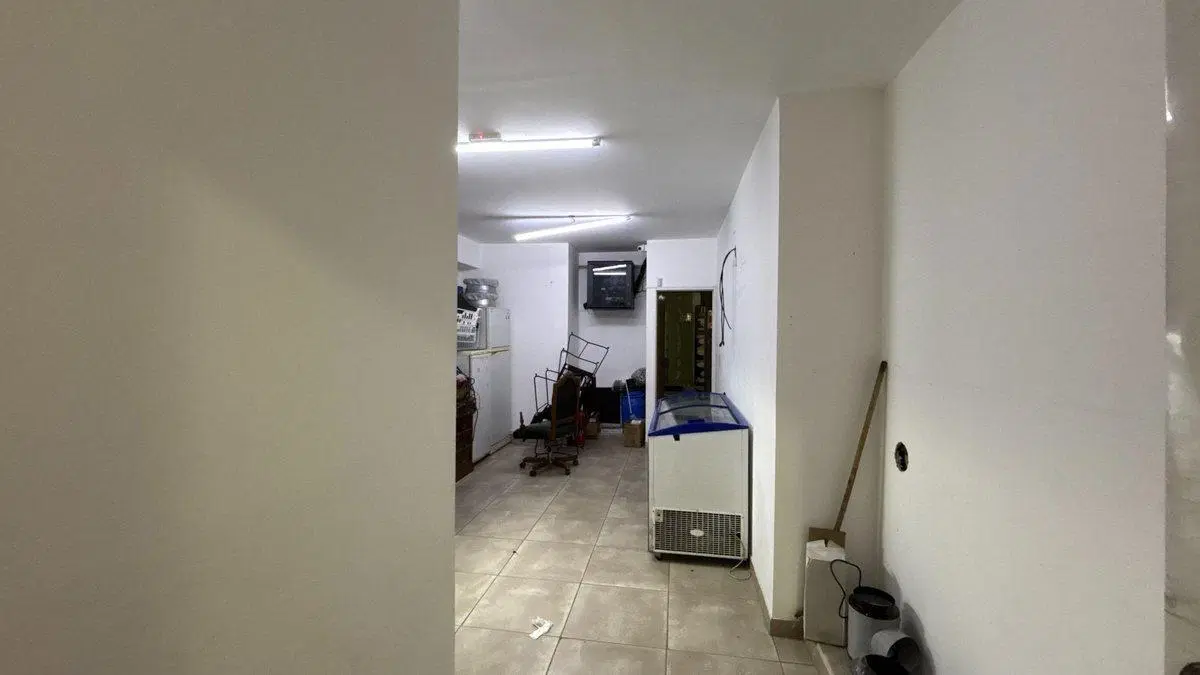 Venta Local comercial con oficina en Monserrat 5
