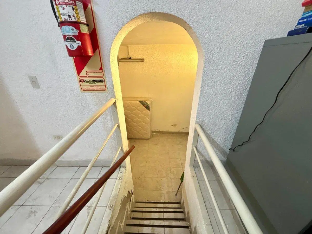 CASA EN VENTA CON JARDIN Y COCHERA LA PLATA 5