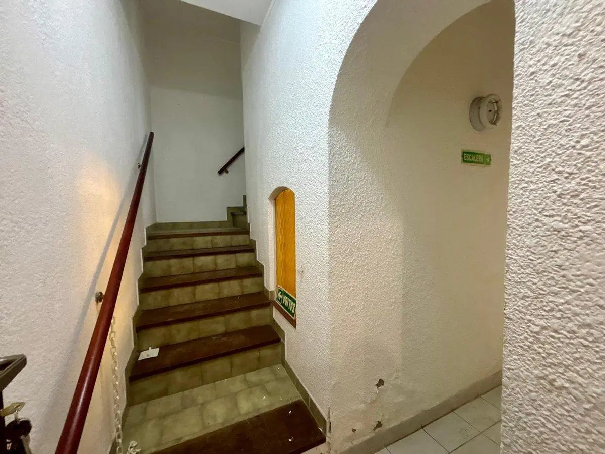CASA EN VENTA CON JARDIN Y COCHERA LA PLATA 8