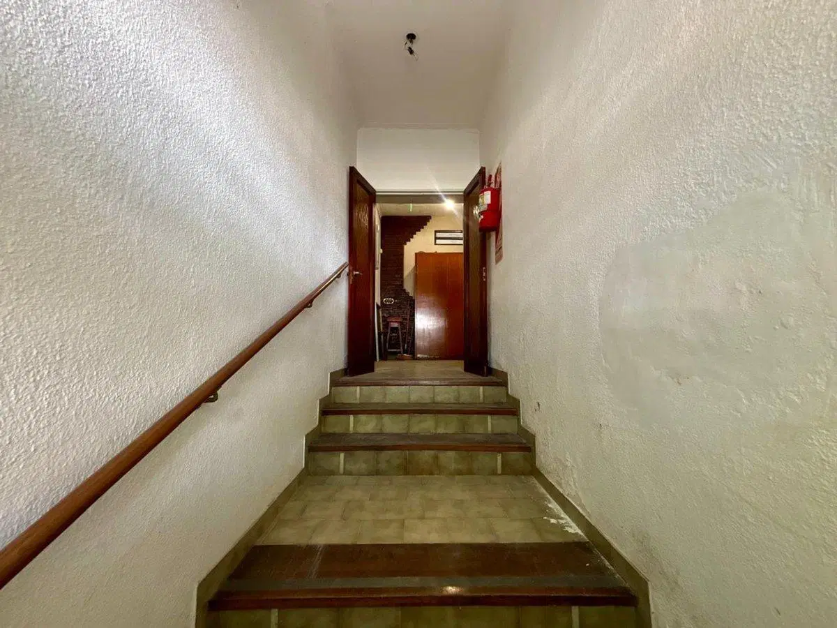 CASA EN VENTA CON JARDIN Y COCHERA LA PLATA 5