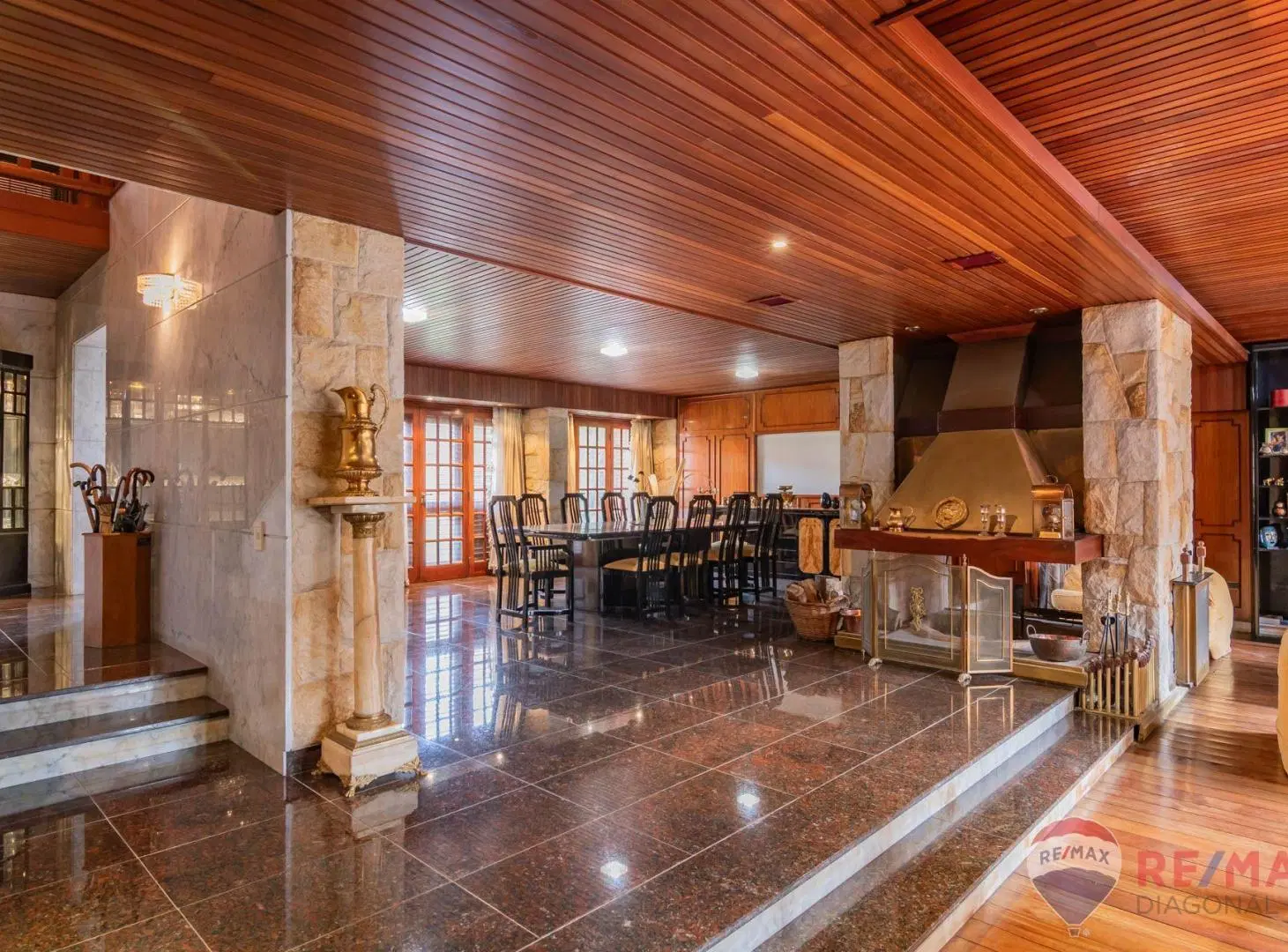 CASAS EN VENTA LA PLATA PARQUE Y PILETA 5