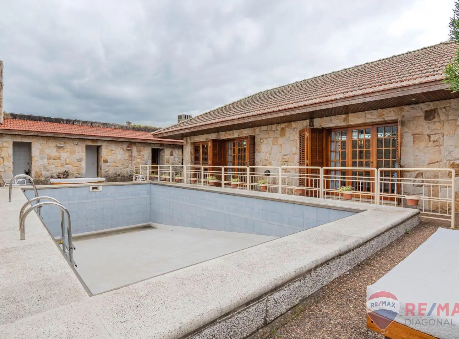 CASAS EN VENTA LA PLATA PARQUE Y PILETA 3