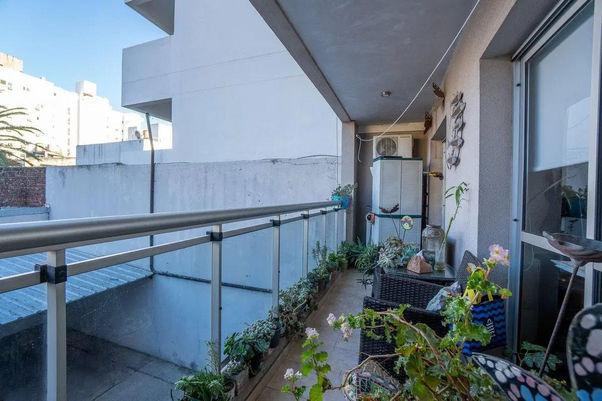 Departamento de 2 dormitorios en venta La Plata 2