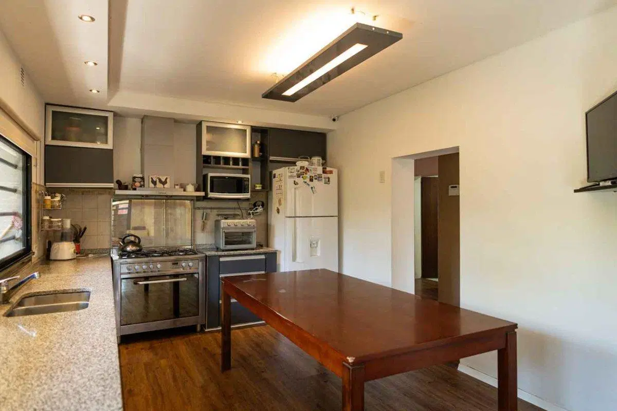 CASA EN VENTA GONNET 3