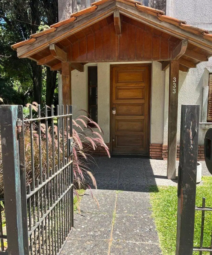 CASA EN VENTA CON PILETA, RANELAGH 8
