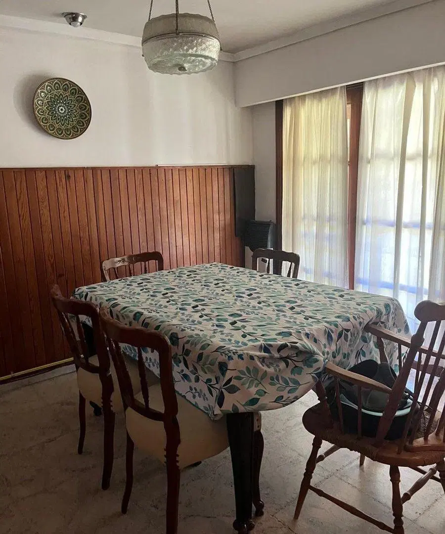 CASA EN VENTA CON PILETA, RANELAGH 4