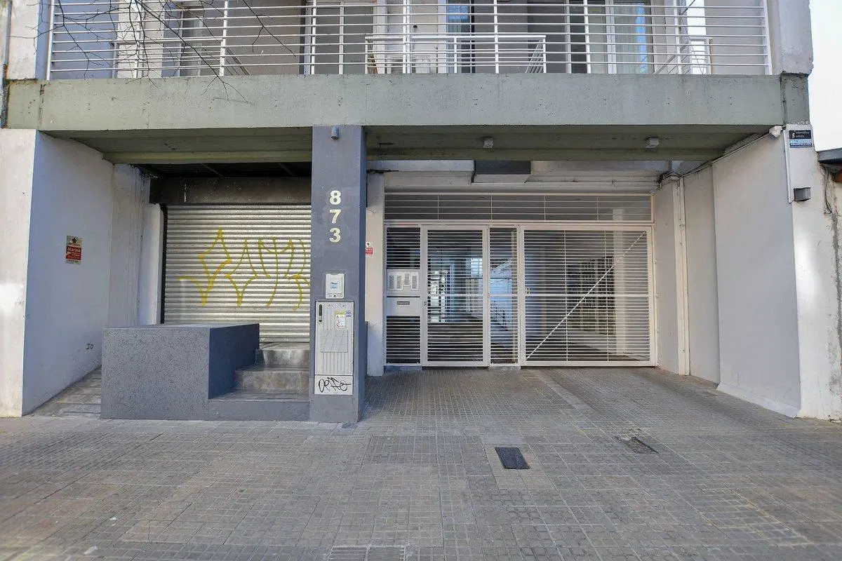 COCHERA CUBIERTA EN VENTA LA PLATA 4