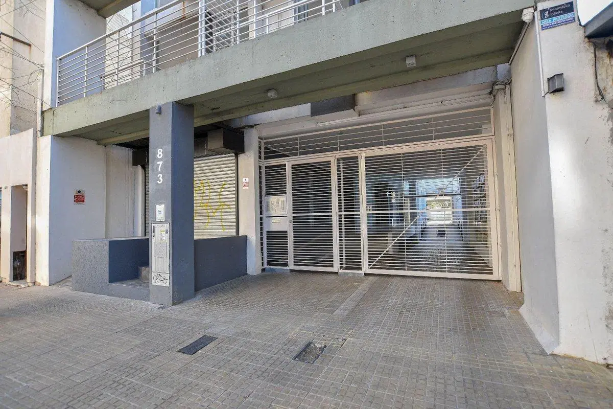 COCHERA CUBIERTA EN VENTA LA PLATA 3