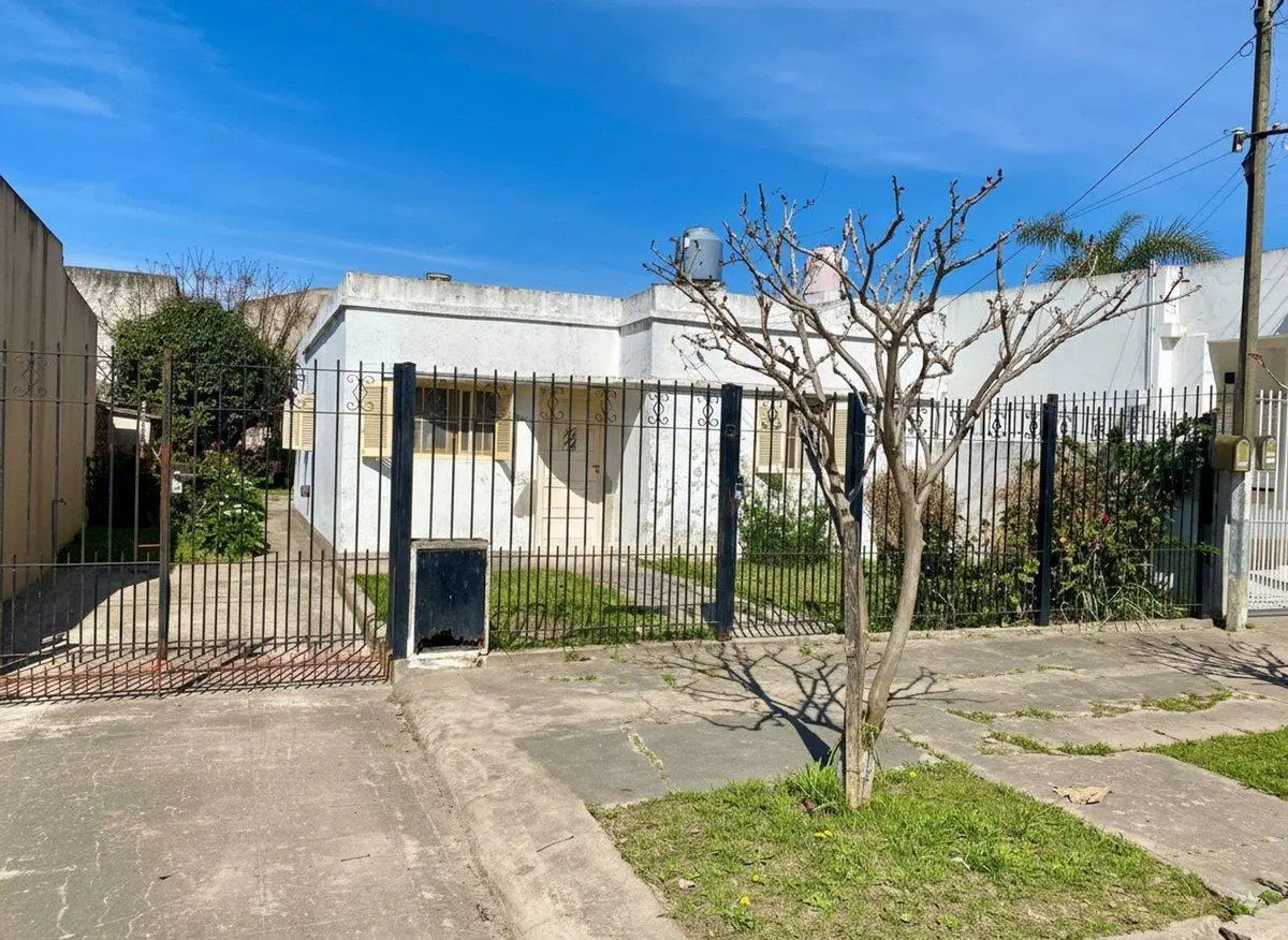 VENTA CASA CALLE 28 N°5169 entre 174 y 175 BERISSO 4