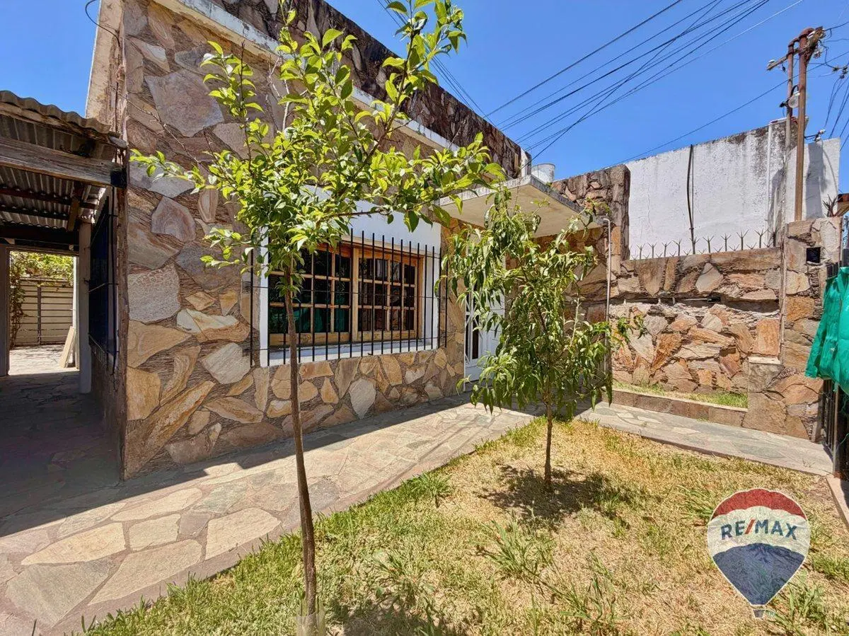 CASA EN VENTA EN LA PLATA - LOS HORNOS 8