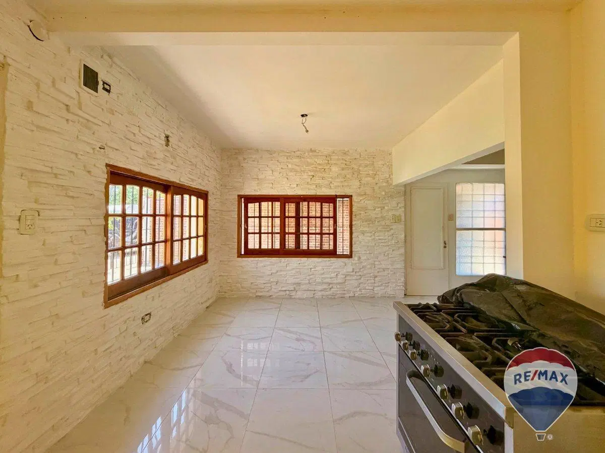 CASA EN VENTA EN LA PLATA - LOS HORNOS 3