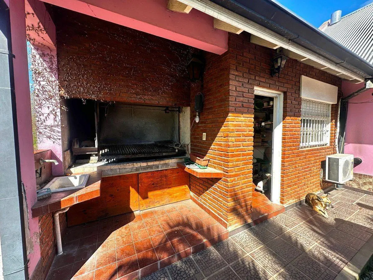 CASA EN VENTA BERAZATEGUI 3