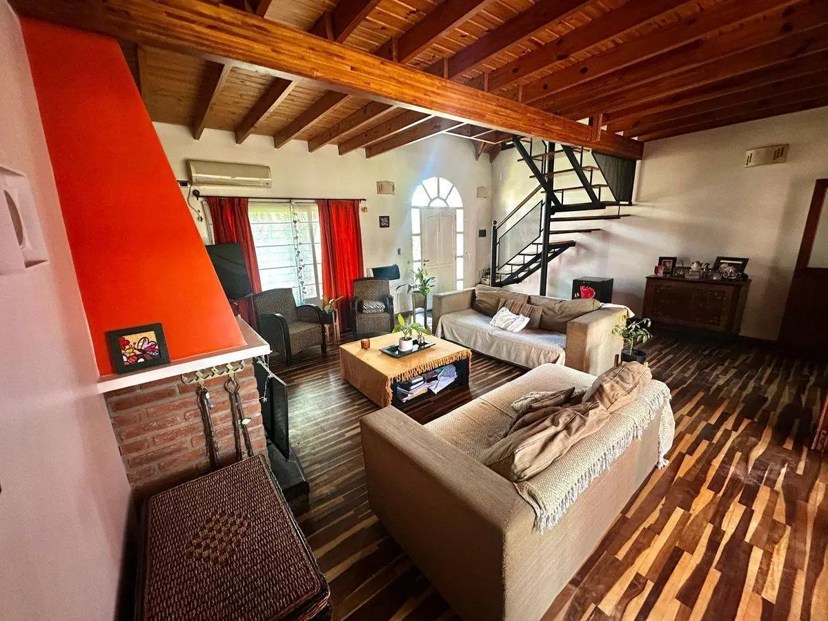 CASA EN VENTA BERAZATEGUI 2