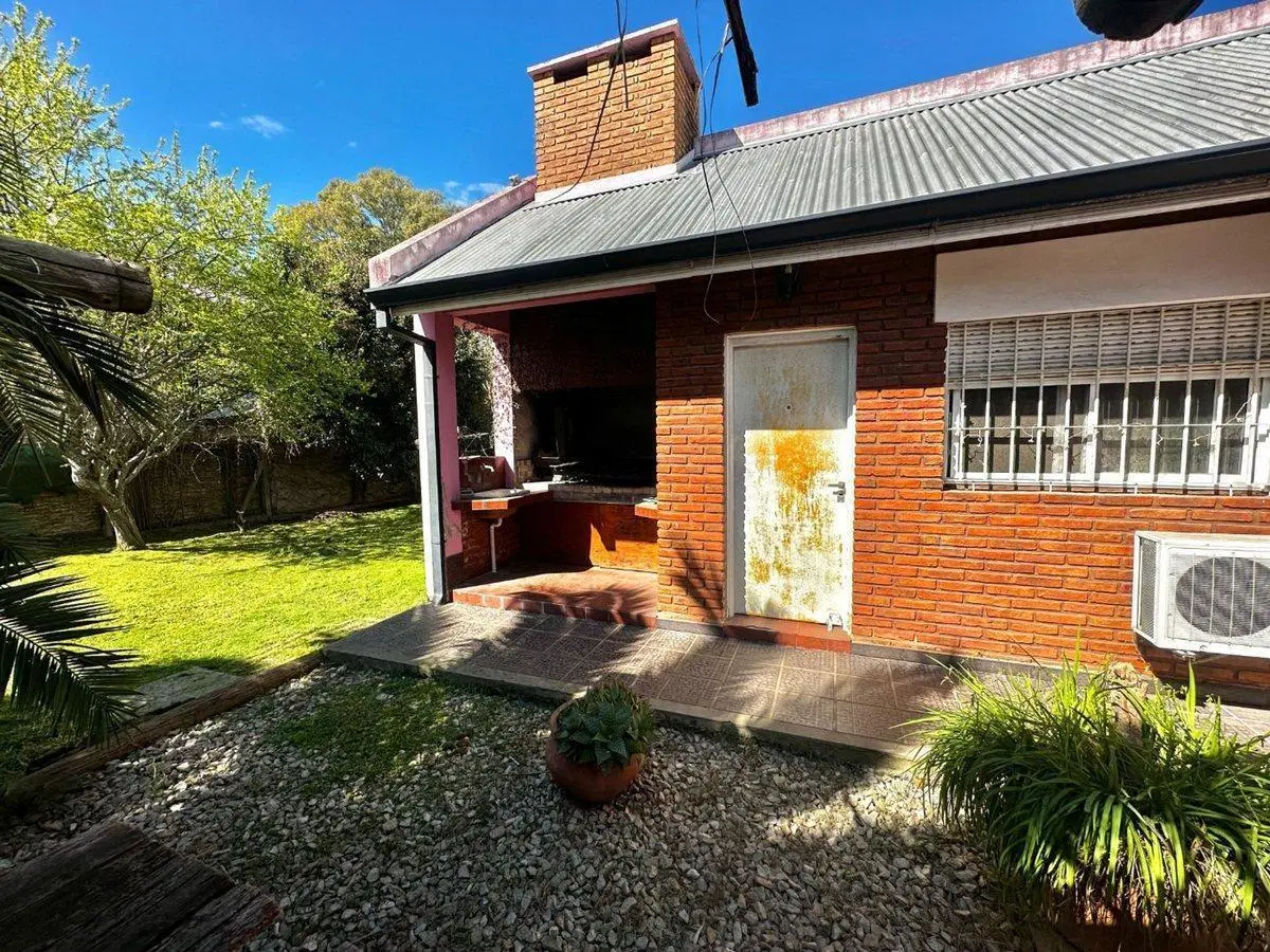 CASA EN VENTA BERAZATEGUI 4