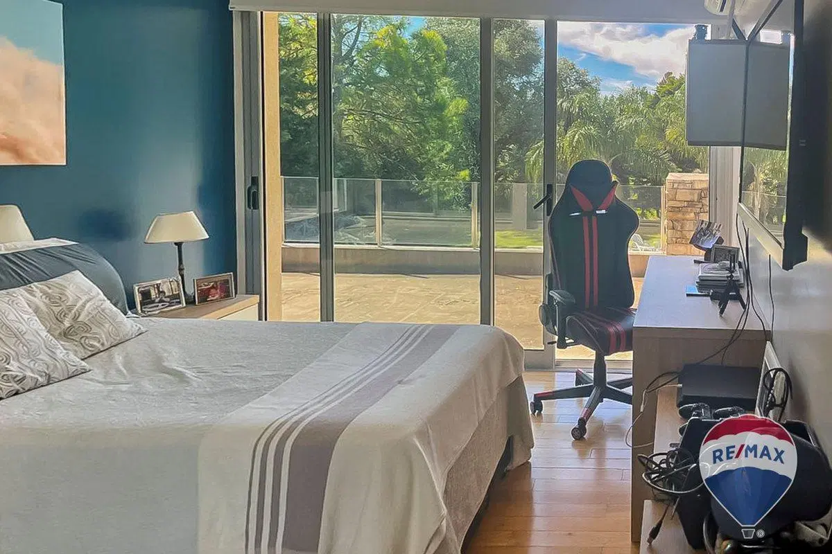 CASA EN VENTA EN MIRALAGOS 2